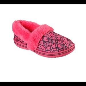 Bobs by Skechers pinks fluffy slippers size 11